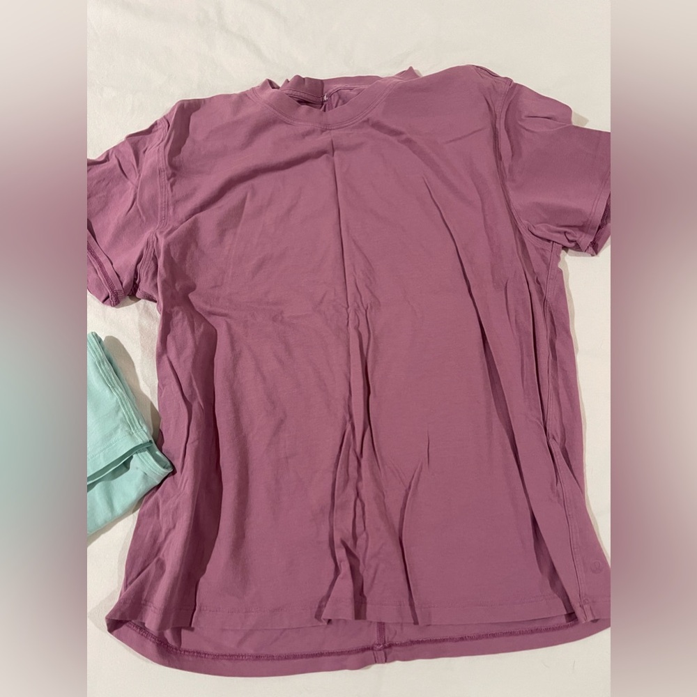 lululemon tee
